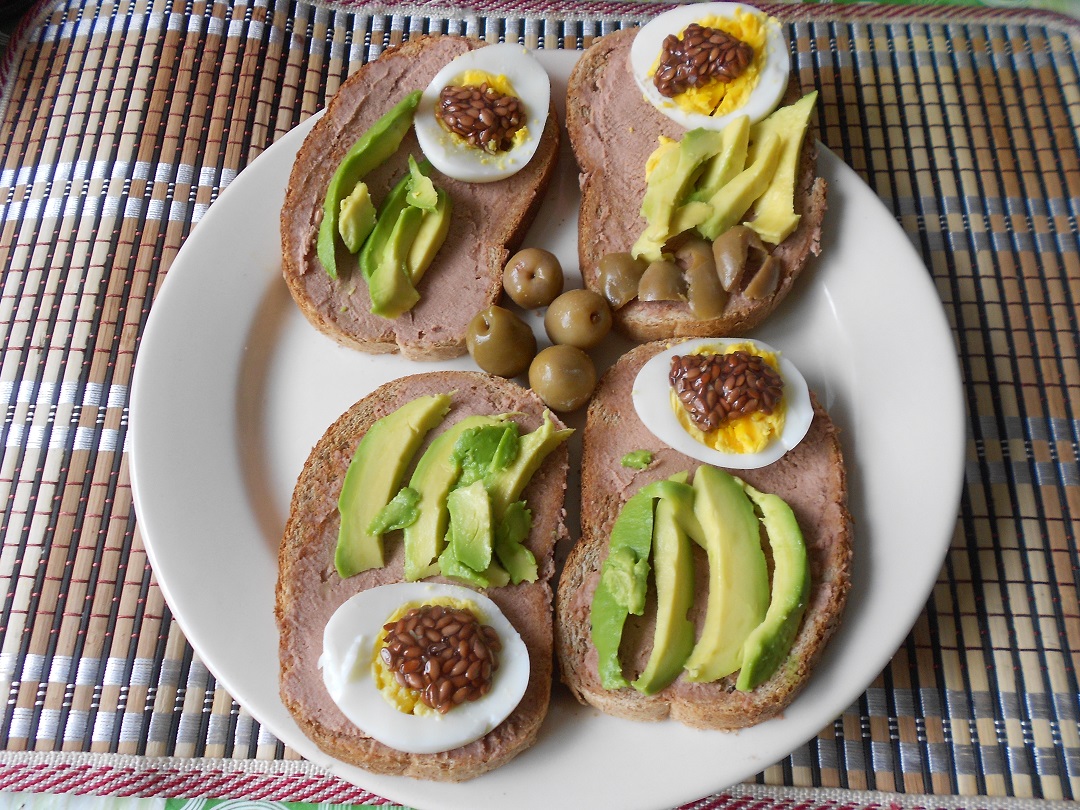 Gustare cu avocado si seminte de in