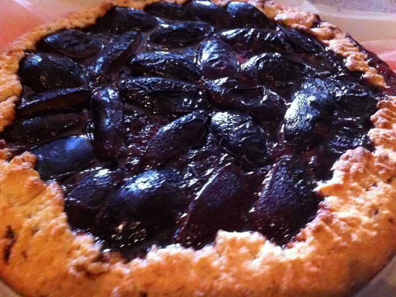 Tarta rustica cu prune si rom