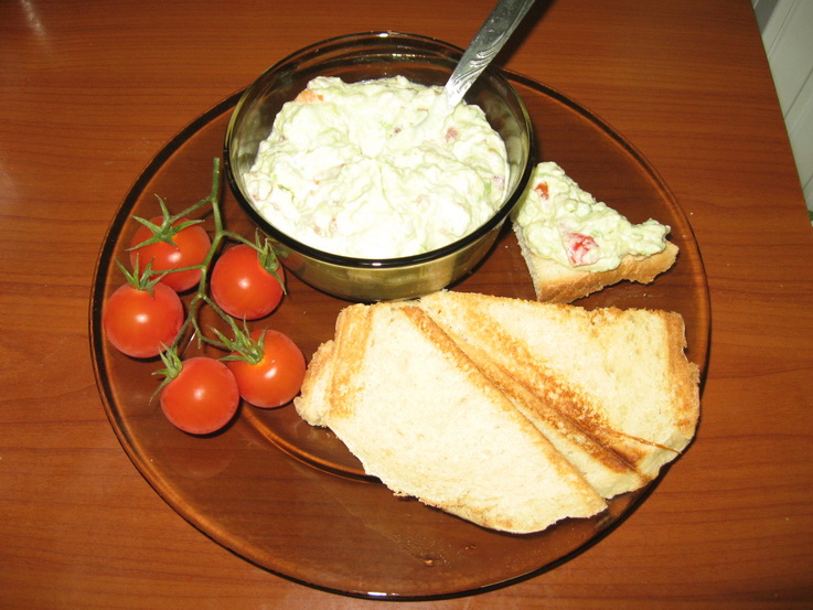 Salata de avocado cu crema de branza