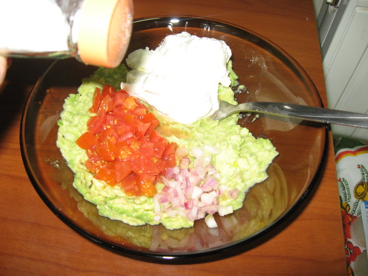 Salata de avocado cu crema de branza