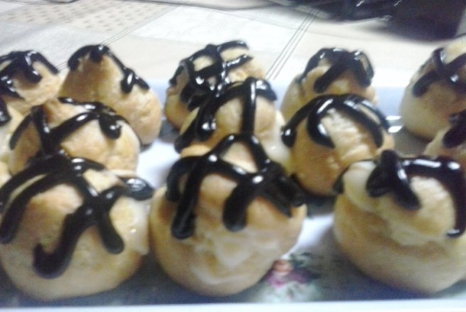 Profiterol cu  crema de vanilie