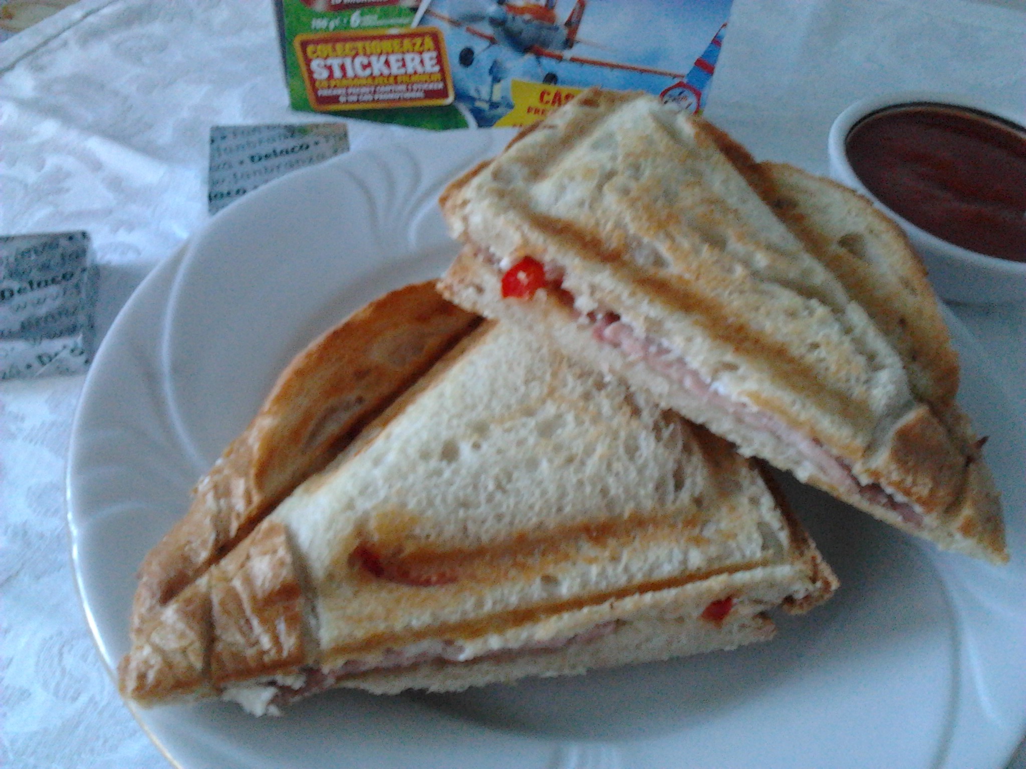 Sandwich cald cu Ceva Fin