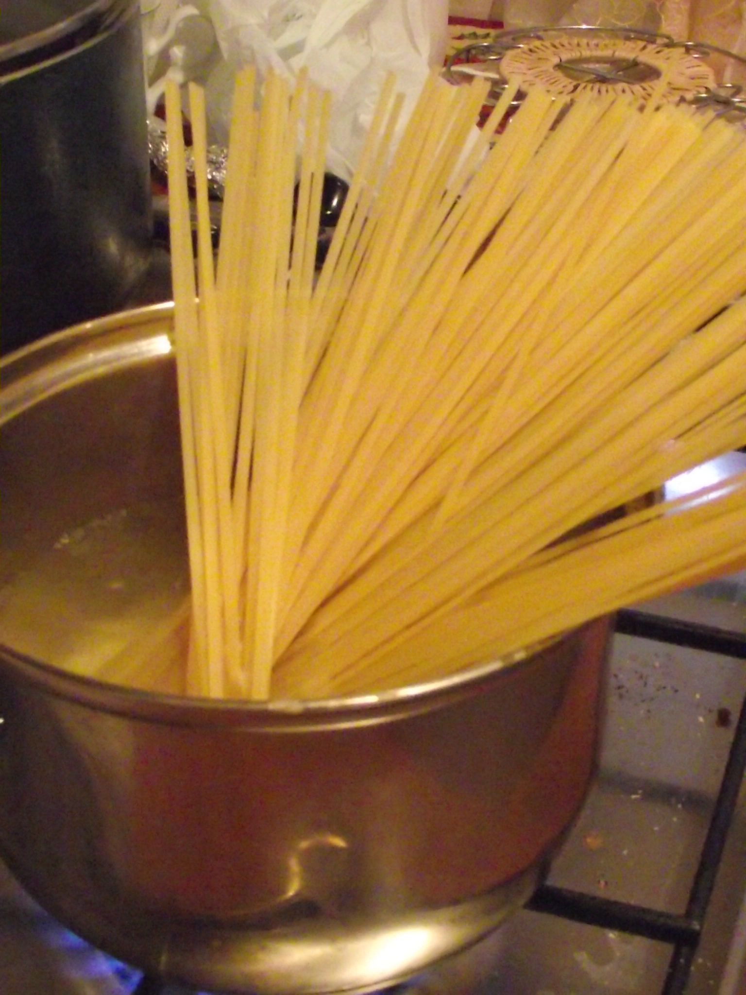 Linguine cu sunca,usturoi si parmezan