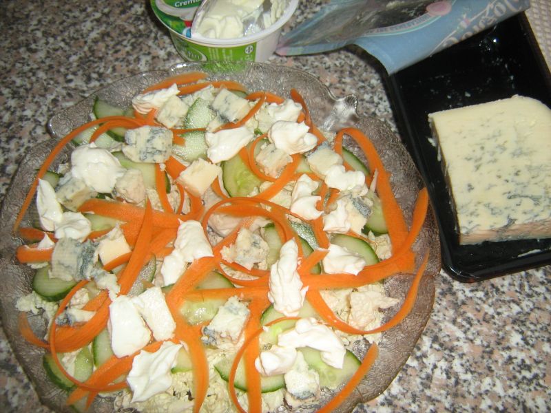 Legume cu Ceva Fin si gorgonzola picanta