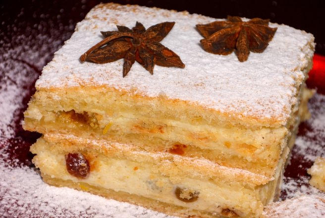 Desert placinta frageda cu branza dulce si stafide