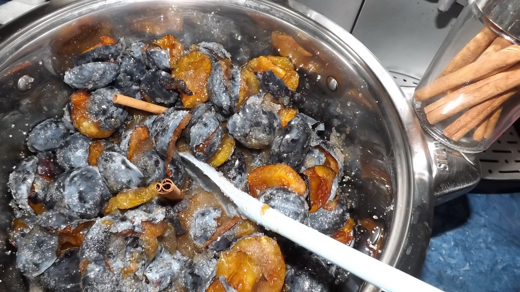 Dulceata de prune cu scortisoara