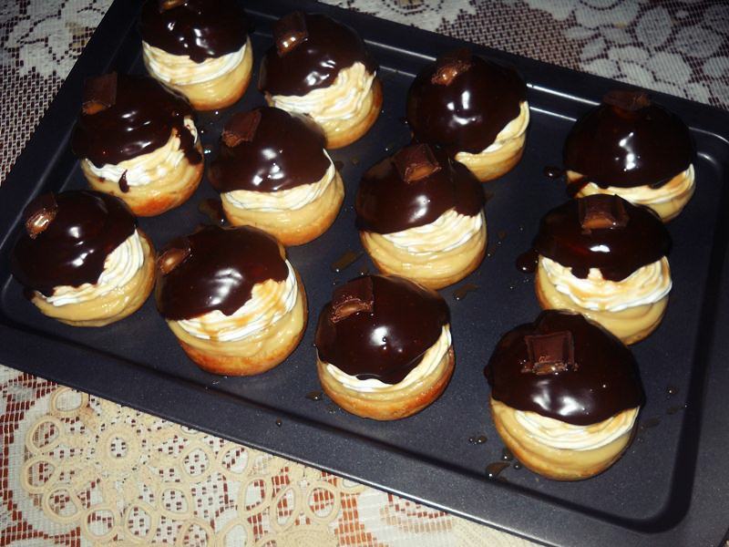 Choux cu ciocolata si caramel