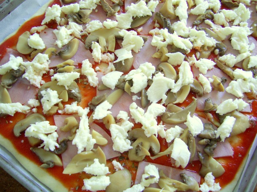 Pizza prosciutto e funghi