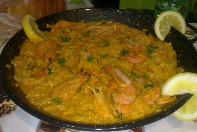 Orez cu fructe de mare (Paella de marisco)