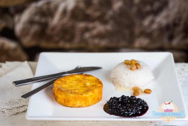 Camembert pane cu orez si dulceata de afine