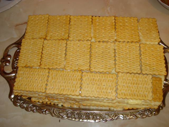 Tort de biscuiti cu crema de vanilie