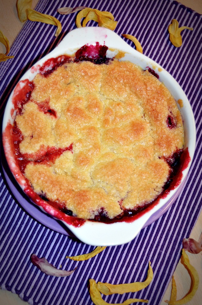 Crumble cu fructe de padure