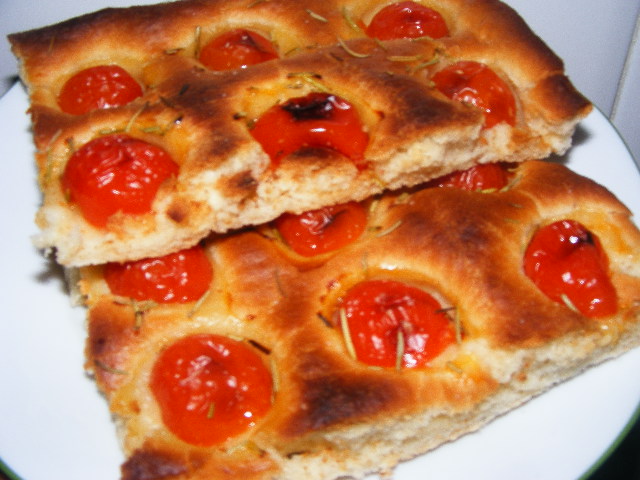 Pizza cu rosii cherry