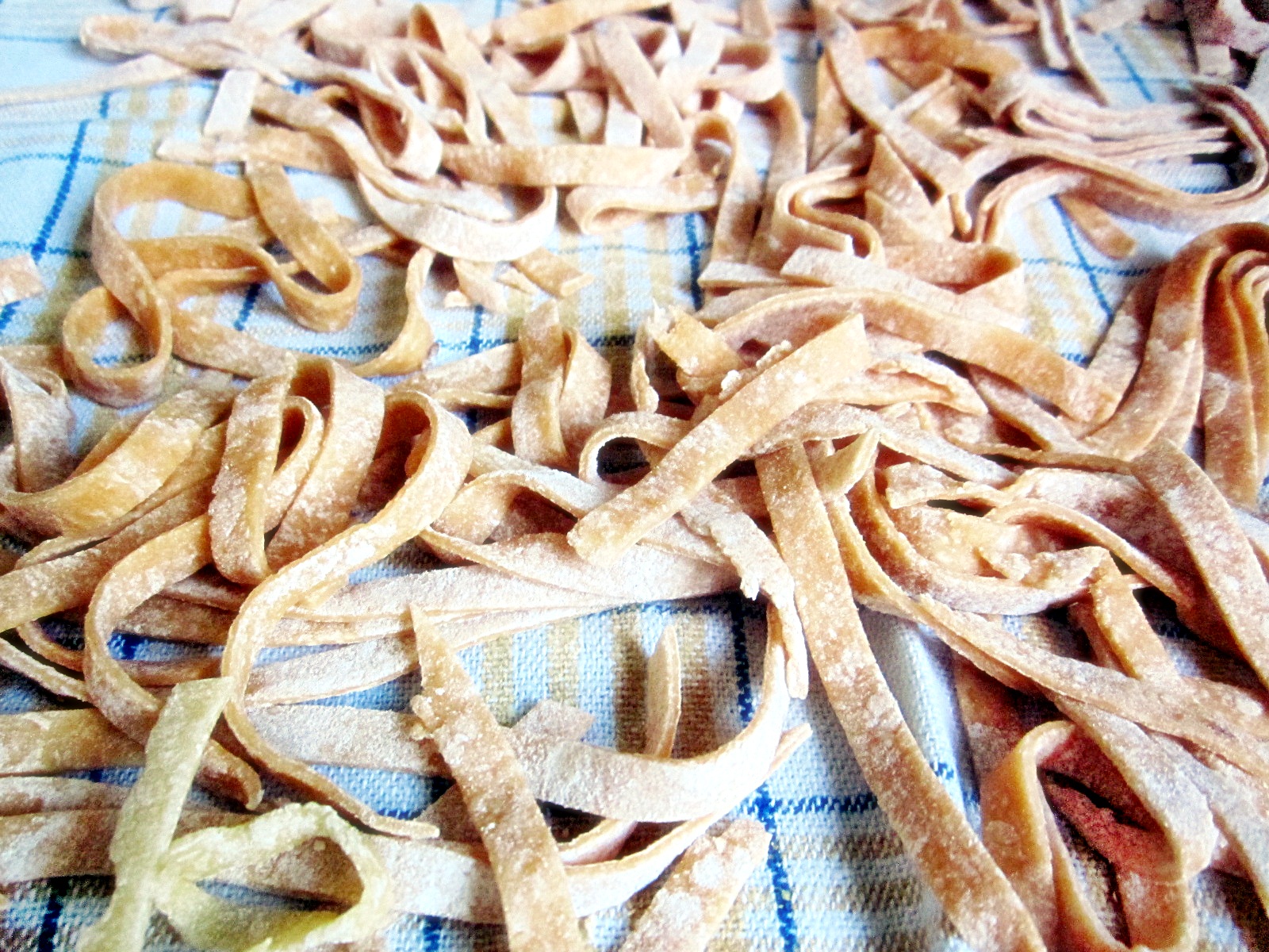 Tagliatelle de casă colorate natural