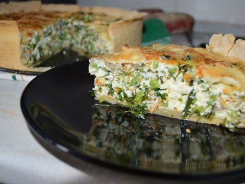 Quiche cu mazare, rucola si Brie