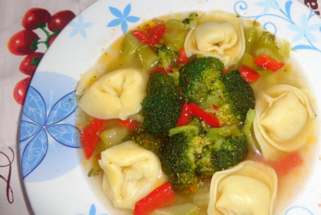 Supa de broccoli cu tortellini