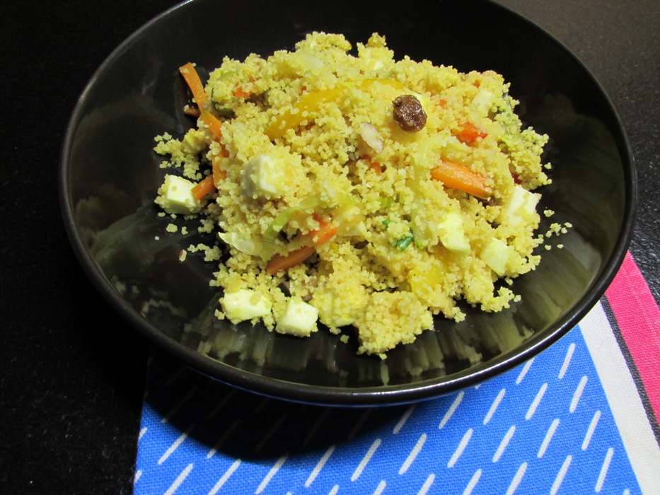 Cous cous cu legume, stafide, samburi de pin, curcuma si curry