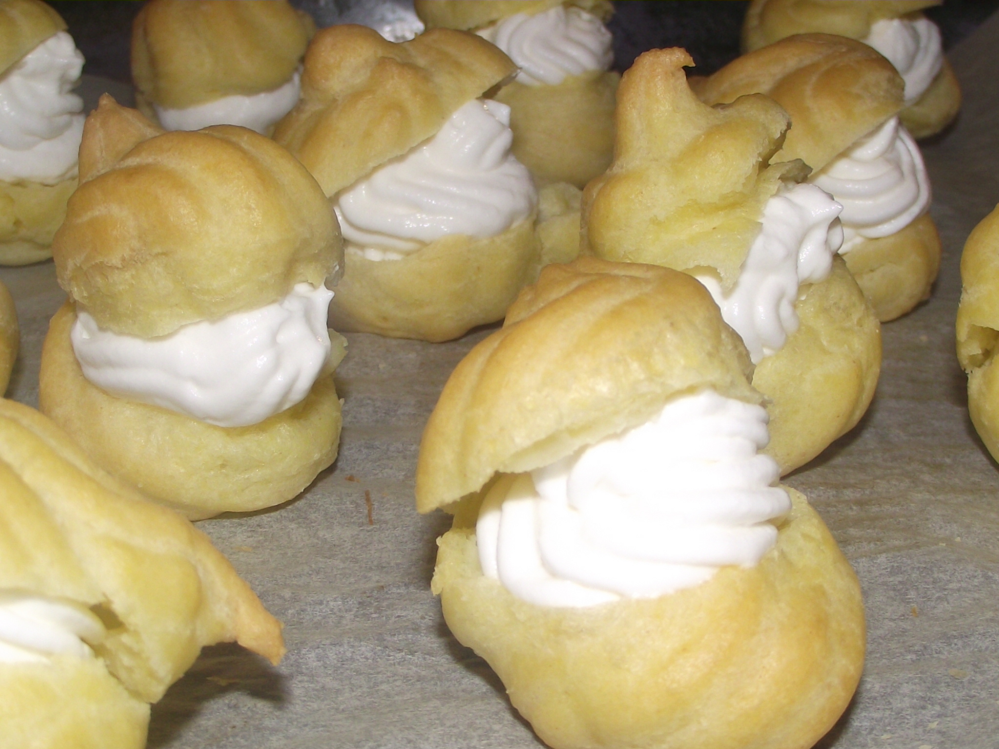 Choux a la creme cu frisca