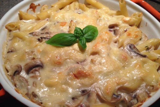 Penne la cuptor cu ciuperci și sos Gouda