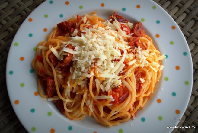 Spaghete picante cu chorizo