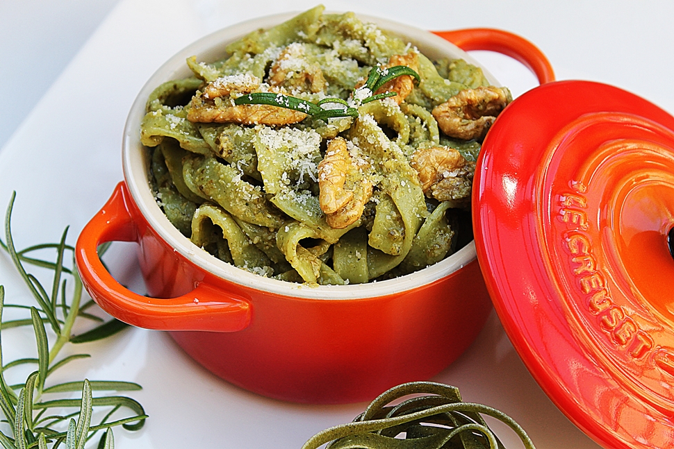 Tagliatelle cu spanac in sos pesto