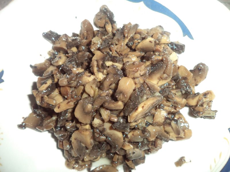 Cornulete cu pasta de rosii si ciuperci