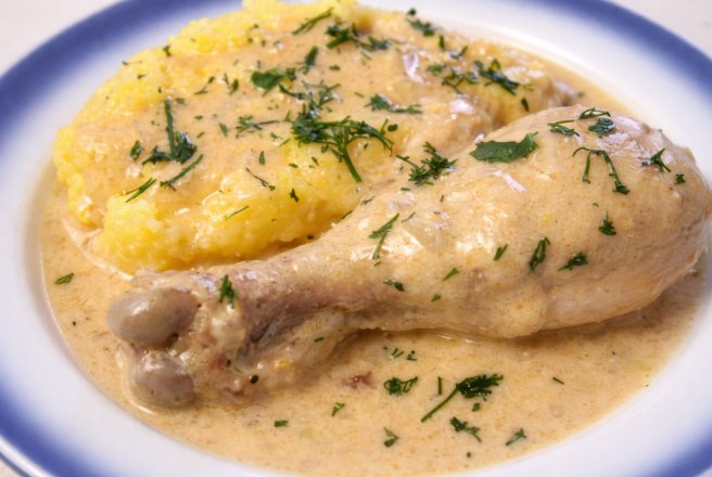 Reteta simpla si usor de preparat de Papricas de pui cu smantana