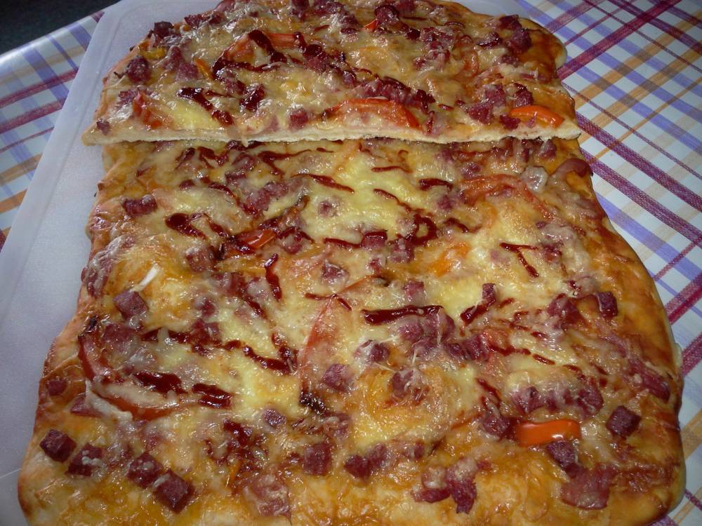 Pizza cu blat subtire