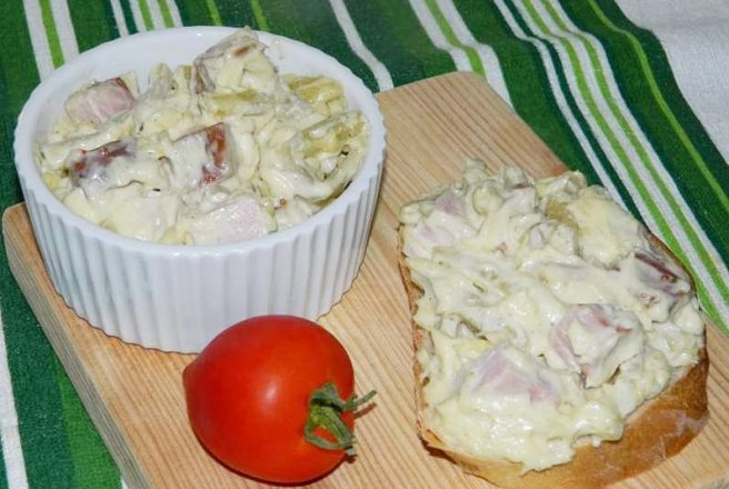 Salata de pastai cu pastrama si maioneza