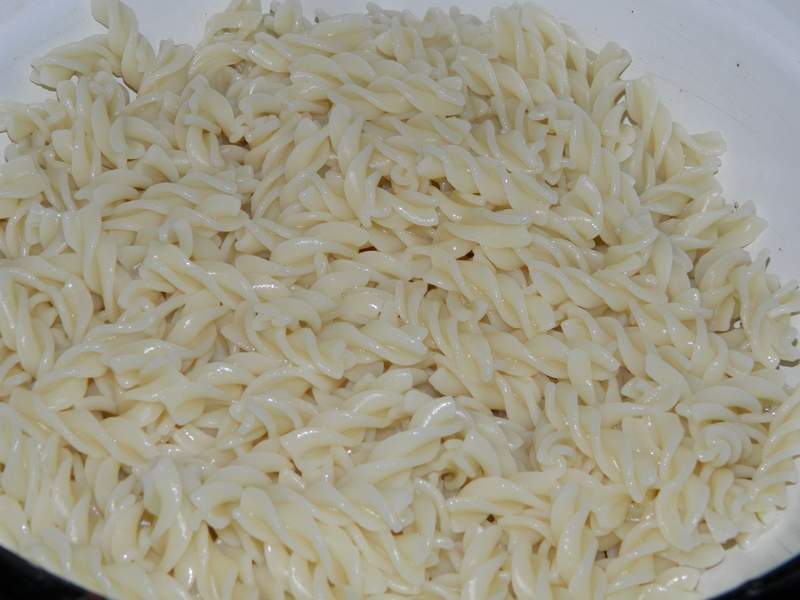 Fusilli cu ciuperci si rosii chery