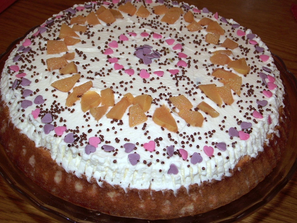 Tarta cu struguri, piersici si crema de mascarpone