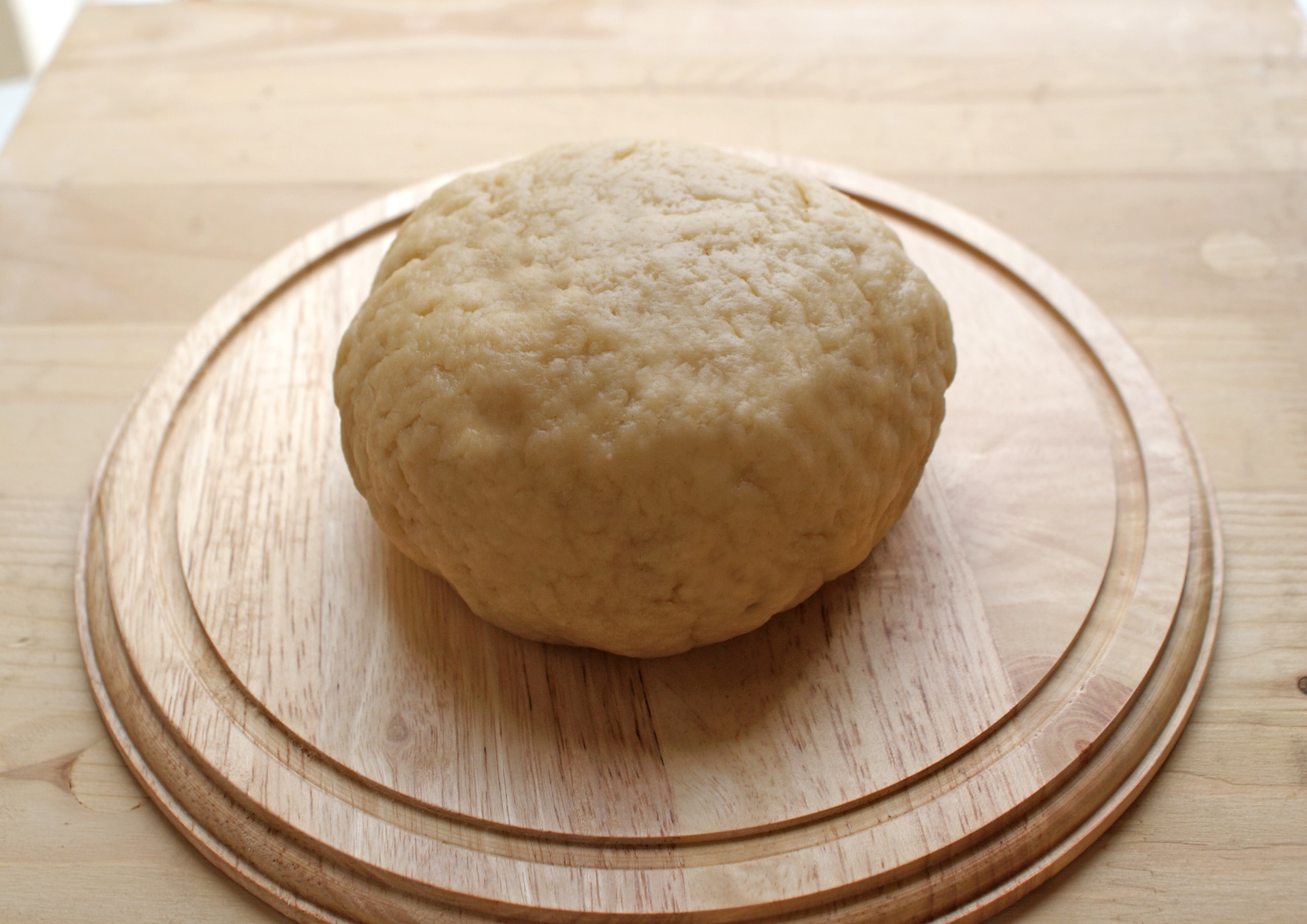 Tarta rustica cu prune si nuci