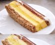 Tort cu bezea de nuca,pandispan si crema de vanilie-9