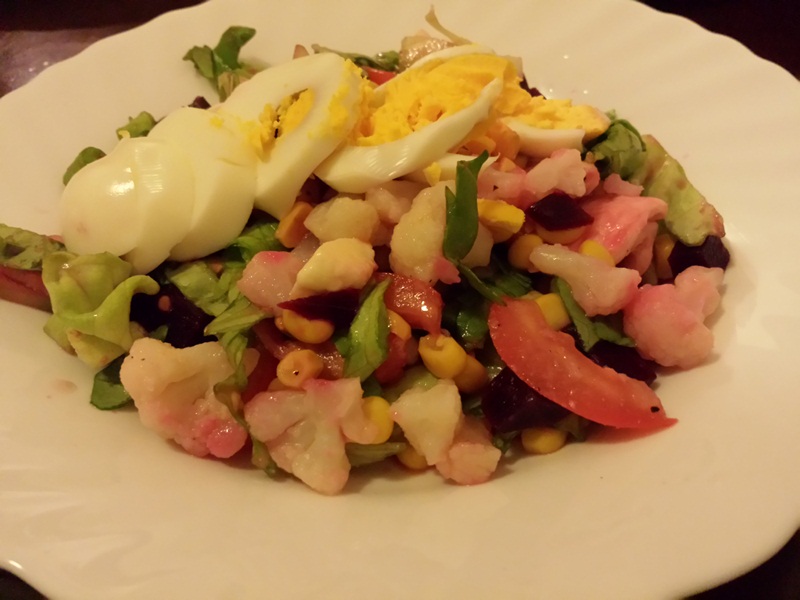 Salata cu conopida,porumb si mozzarella