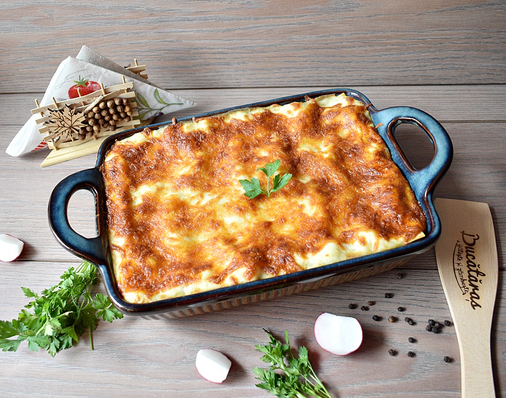 Lasagna cu Carne: Reteta savuroasa si usor de pregatit pentru o cina in familie