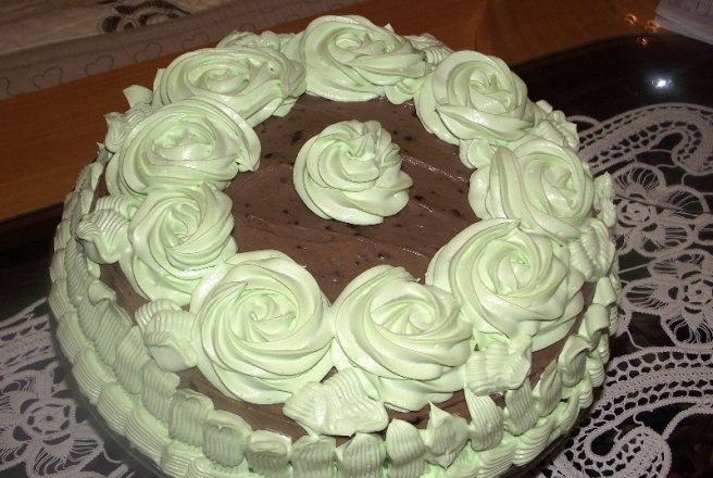 Tort cu crema de menta si ciocolata