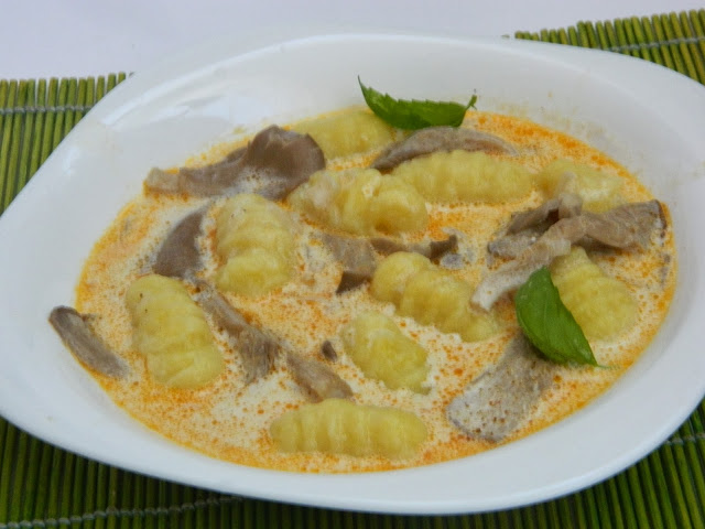 Gnocchi in sos de ciuperci pleurotus