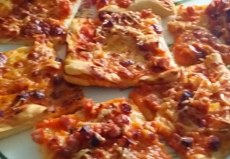 Pizza cu sunca si branza