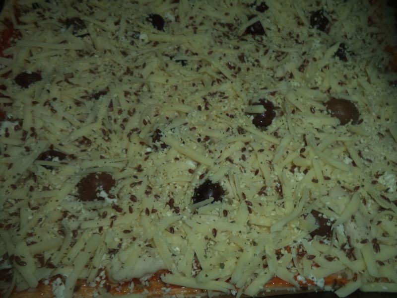 Pizza rapida pe aluat cumparat