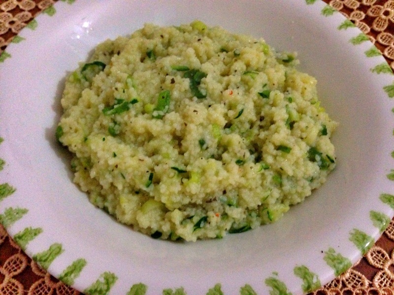 Cous cous cu ceapa verde si carne de curcan in sos de bulion