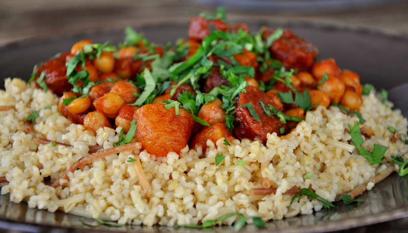 Tocana de naut cu chorizo si bulgur