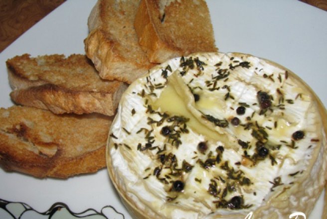 Camembert aromat la cuptor