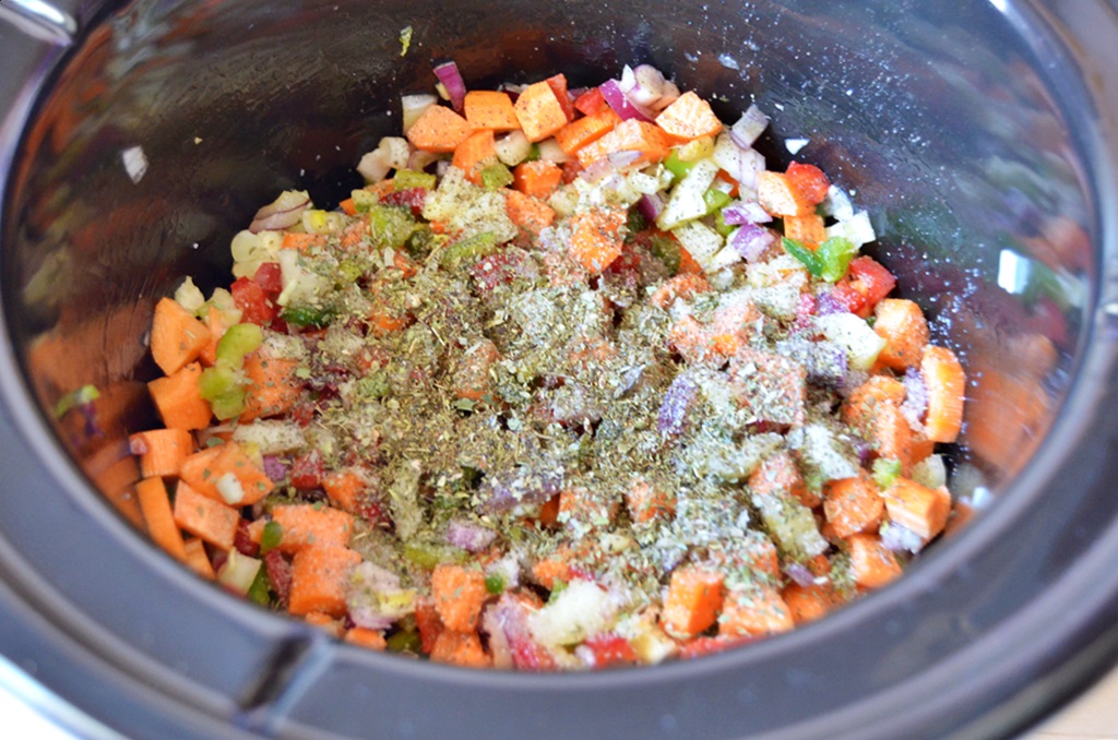 Carne de vitel in sos de legume cu vin la slow cooker Crock-Pot