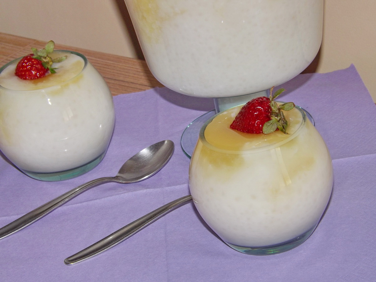 Budinca de tapioca cu lapte de cocos si ananas