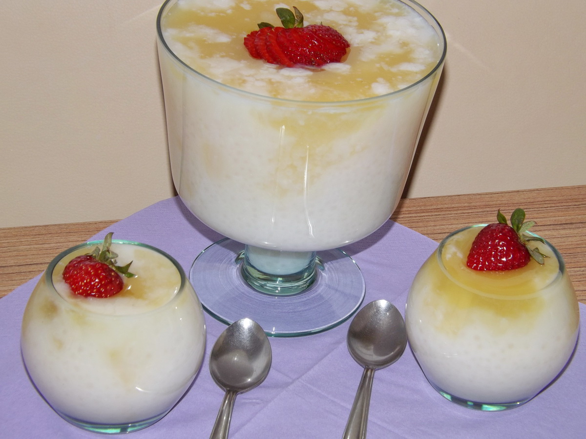 Budinca de tapioca cu lapte de cocos si ananas