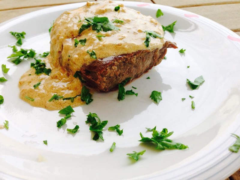 Tagliata di manzo con salsa di panna