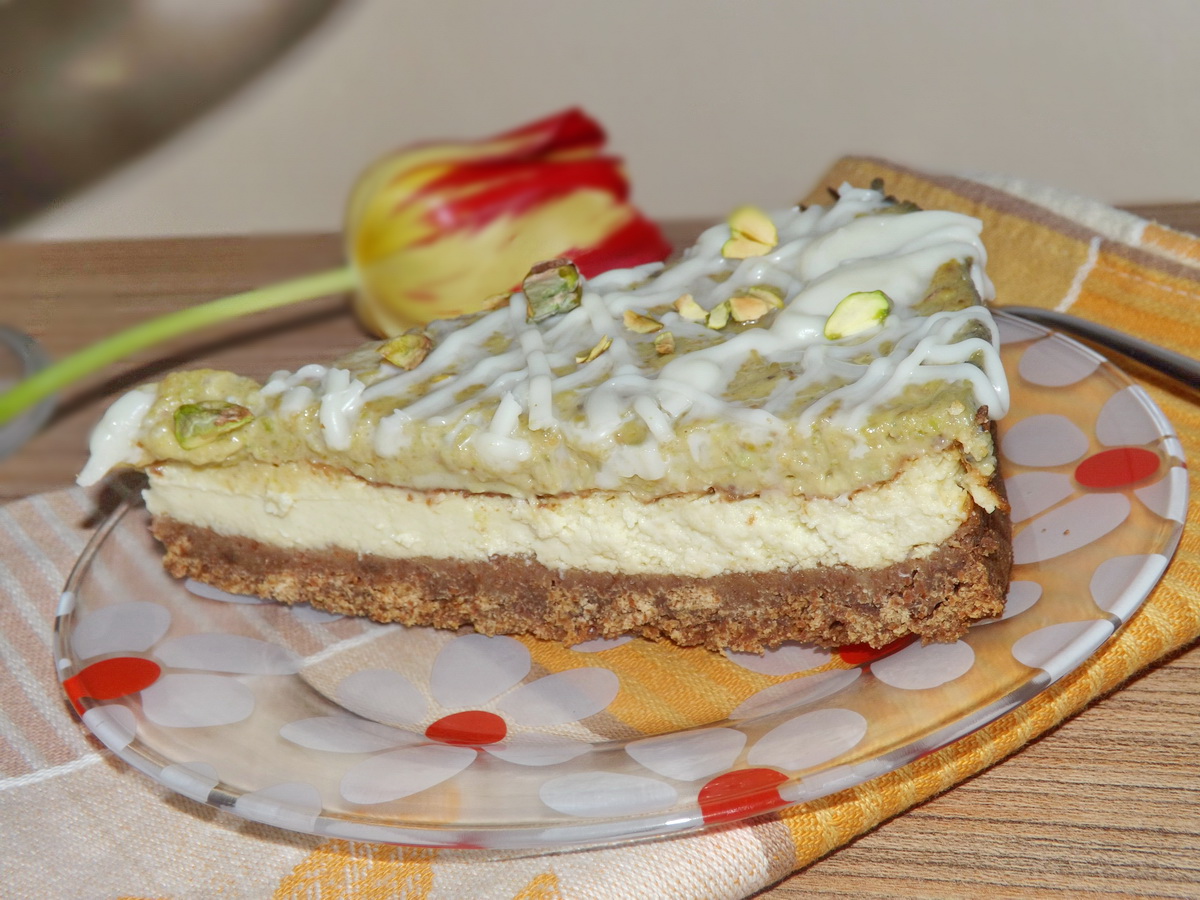 Cheesecake cu avocado si crema de fistic