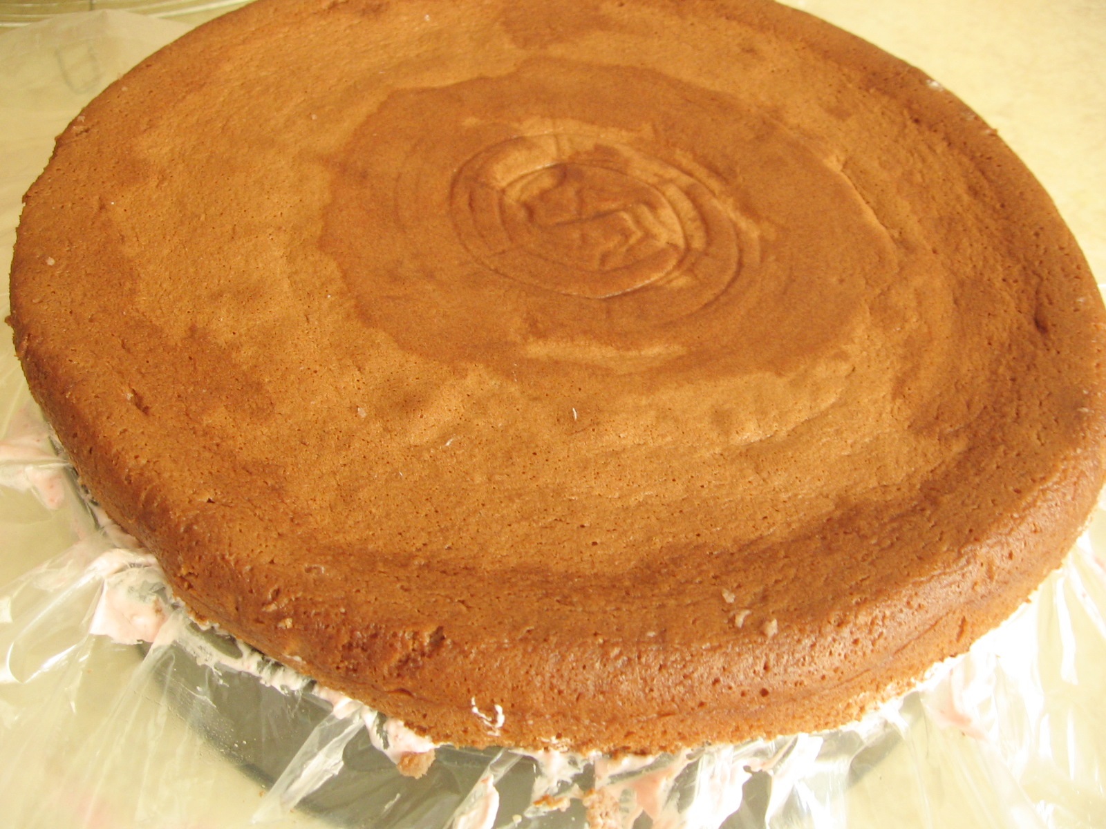 Tort cu crema de ciocolata si capsuni