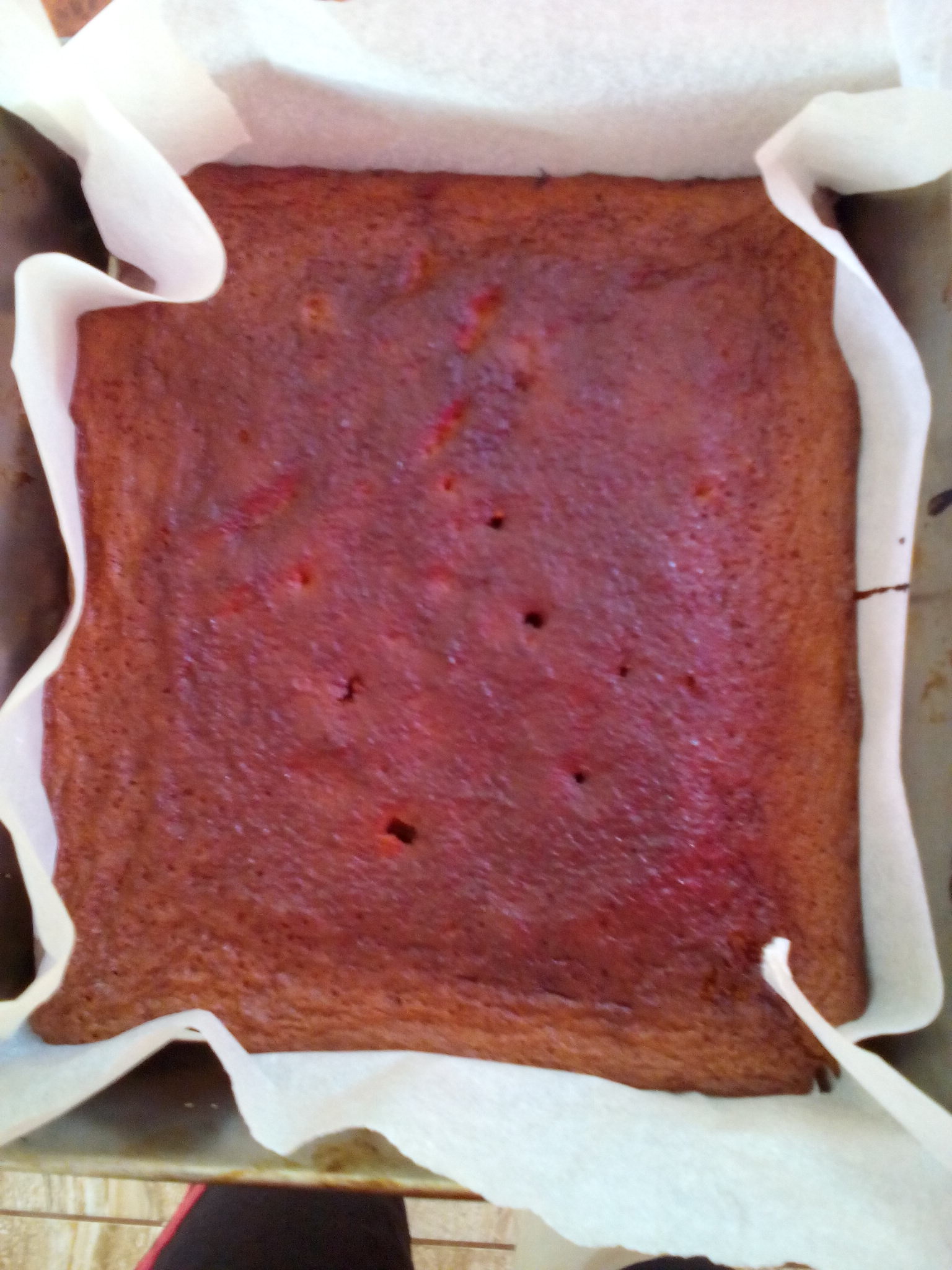 Brownies cu cirese si sos de ciocolata