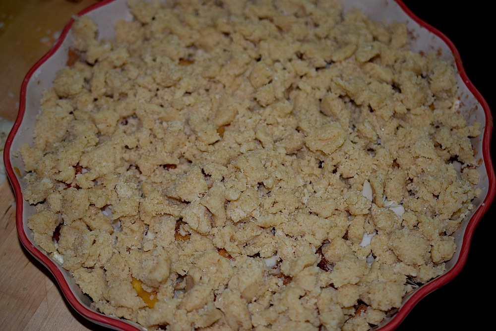 Crumble cu piersici